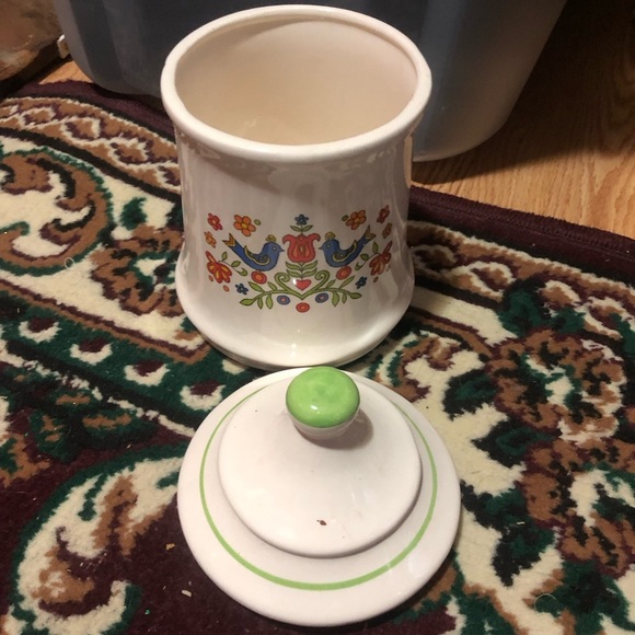 Vintage bluebird ceramic Ceramic Canister with Green Lid. Corning-ware. - Picture 3 of 9